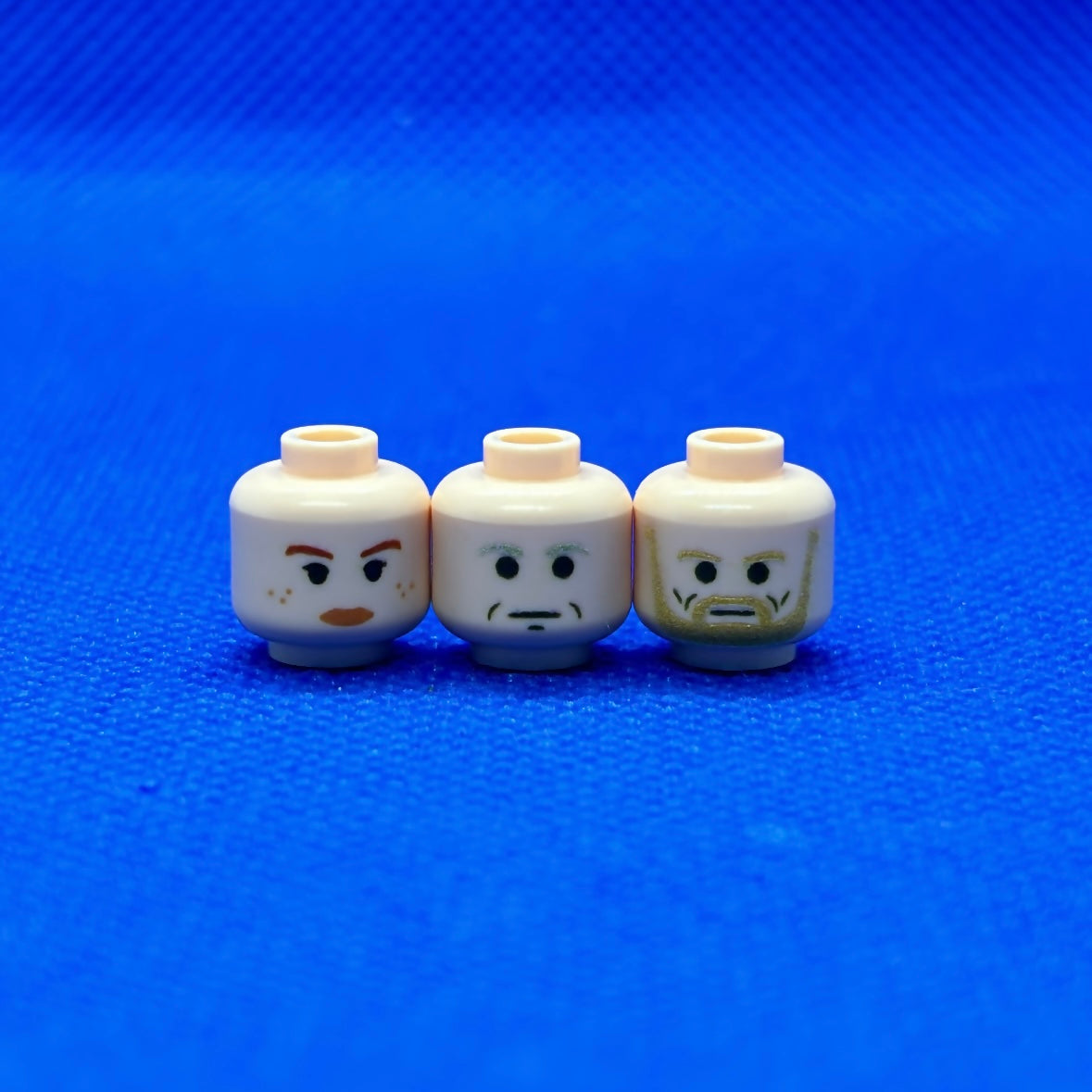 Sequel Head Pack LEGO minifigure head in light flesh color