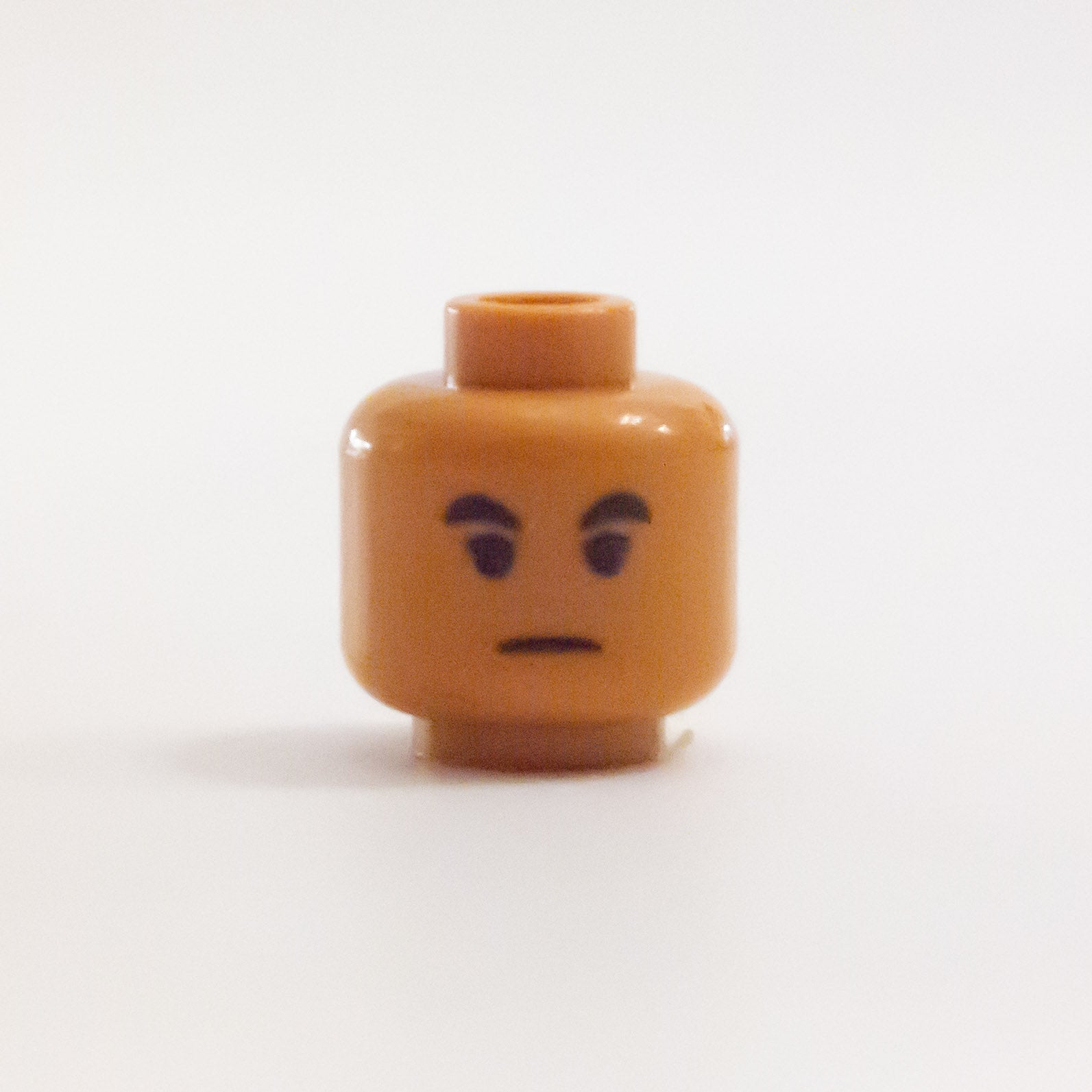 Classic Troop Heads Medium Nougat LEGO minifigure head with neutral expression